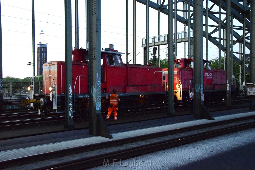 Zug 1 Koeln Deutz Hohenzollernbruecke Rich Rechtsrheinisch P70.JPG - Miklos Laubert